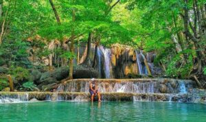 Cekricek.id, Objek Wisata – Pesona Air Terjun Mata Jitu di Pulau Moyo, Sumbawa memang tidak perlu diragukan lagi. Pemandangan yang indah, air jernih yang menyegarkan, sangat cocok dijadikan sebagai tempat untuk pelarian diri dari lelahnya rutinitas sehari-hari.