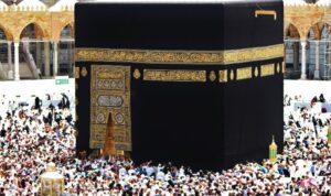 Cekricek.id – Negara Pakistan menghadapi krisis uang tunai yang belum pernah terjadi sebelumnya. Mata uangnya, Rupee menjadi satu mata uang dengan kinerja terburuk secara global pada tahun 2023. Bahkan inflasi di negara itu naik ke rekor 36,4 persen pada bulan April, tertinggi di Asia Selatan.