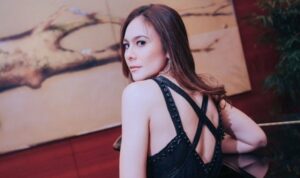 Cekricek.id, Berita Seleb dan Berita Artis – Wulan Guritno memang tak pernah gagal membuat para penggemarnya terkesima. Selai cantik dan awet muda, ibu tiga itu juga sangat piawai berpose dalam setiap pemotretan yang dia lakukan. Wajar saja, jam terbangnya yang sudah tinggi serta proporsi tubuhnya yang membantu itu semua.