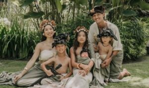 Cekricek.id, Berita Seleb dan Berita Arti – Jennfier Bachdim merupakan salah satu selebriti tanah air yang banyak dikagumi orang-orang. Menyandang status sebagai ibu, dia sering kali menginspirasi banyak orang, baik selama mengandung hingga mengasuh anaknya yang kecil-kecil.