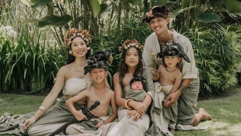 Cekricek.id, Berita Seleb dan Berita Arti – Jennfier Bachdim merupakan salah satu selebriti tanah air yang banyak dikagumi orang-orang. Menyandang status sebagai ibu, dia sering kali menginspirasi banyak orang, baik selama mengandung hingga mengasuh anaknya yang kecil-kecil.