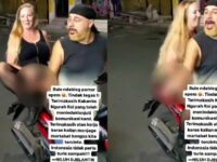 Cekricek.id, Berita Viral – Sepasang bule paruh baya yang ada di Bali ini membuat banyak masyarakat geram dengan tingkahnya. Keduanya terpantau mengolok-olok saat mengendarai motor bersama. Pihak wanita yang menjadi penumpang sepeda motor tersebut bahkan dengan bangga melakukan hal tidak senonoh.