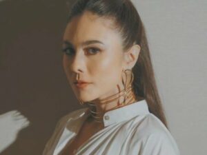 Cekricek.id, Berita Seleb dan Berita Artis – Kecantikan dan awet muda Wulan Guritno memang sudah diakui oleh banyak orang. Di usianya yang sudah 42 tahun dengan tiga orang anak yang bahkan di antaranya sudah dewasa, di mata penggemar dia tetap terlihat sebagai ibu muda.