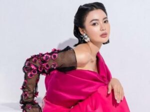 Cekricek.id, Berita Seleb dan Berita Artis – Wika Salim tampil cantik paripurna dengan balutan gaun berwarna pink fanta yang menyilaukan mata. Penampilan tersebut dia tujukan pada kegiatan photosoot yang belum lama ini dilakukannya. Berbeda dari gaya berpakaian biasanya, kali ini pedangdut cantik tersebut semakin sukses menuai perhatian.