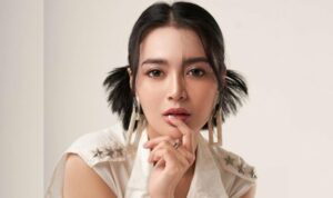 Cekricek.id, Berita Seleb dan Berita Artis – Wika Salim tampil dalam balutan serba putih dalam photoshoot terbaru yang dilakukannya.  Pemotretan para artis memang tak jarang mengundang sorot perhatian, begitu juga dengan penyanyi dangdut yang satu ini.