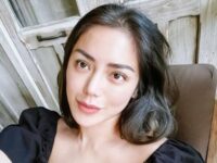 Cekricek.id, Berita Seleb dan Berita Artis – Jessica Iskandar alias Jedar sempat menuai kecaman saat memamerkan operasi plastik yang dilakukan pada batang hidungnya. Selain karena tindakan oplas yang dinilai tak alami karena mengubah bentuk ciptaan Tuhan, sebenarnya kritikan netizen juga tertuju pada kondisi ekonomi artis tersebut.