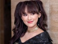 Cekricek.id, Berita Seleb dan Berita Artis – Happy Asmara curhat pada penggemarnya tentang apa yang dia inginkan lewat salah satu unggahan di media sosial pribadinya. Rupanya penyanyi cantik tersebut ingin memiliki tubuh yang gemuk. Akan tetapi, netizen di kolom komentar tak begitu setuju dengan keinginan idola mereka tersebut.