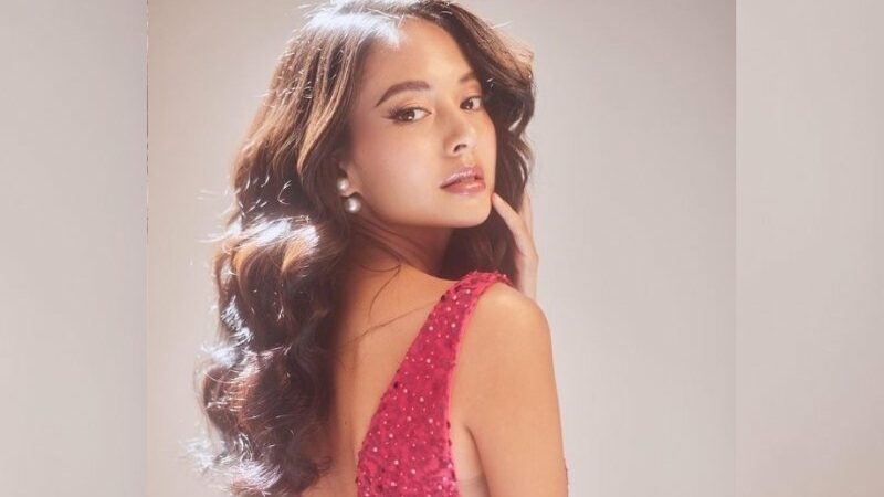 Cekricek.id, Berita Seleb dan Berita Artis – Aurelie Moeremans membagikan hasil pemotretan terbaru yang dia lakukan belum lama ini. Konsep foto yang mengikuti gaya tahun 90-an membuatnya semakin sukses menyedot perhatian penggemar. Dari kolom komentar, netizen meramaikan dengan menyampaikan pujian masing-masing.