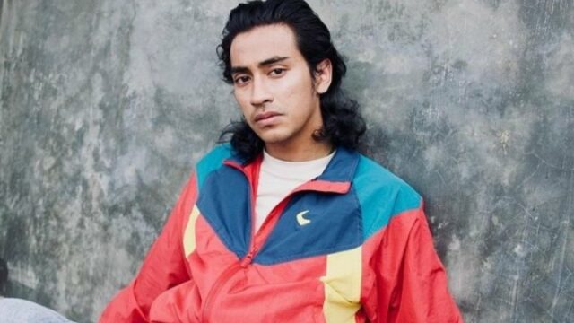 Cekricek.id, Berita Seleb dan Berita Artis – Anak laki-laki almarhum Uje, Abidzar Al-Ghifari baru-baru ini membuat narapidana di sebuah lapas yang didatanginya berurai air mata. Para penghuni penjara itu menangis setelah aktor tampan tersebut melakukan muhasabah sambil membacakan sholawat bersama.
