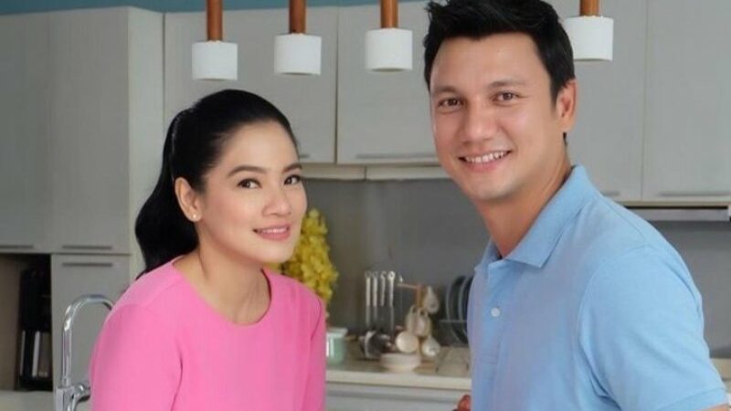 Cekricek.id, Berita Seleb dan Berita Artis – Rumah tangga Titi Kamal dan Christian Sugiono tengah menjadi pembicaraan publik karena adanya dugaan perselingkuhan. Semua bermula dari cuitan akun Twitter seorang netizen yang bersaksi bahwa dia melihat aktor berinisal CS telah berselingkuh.