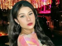 Cekricek.id, Berita Seleb dan Berita Artis – Karin Novilda atau yang akrab dengan sapaan Awkarin ini sempat membuat netizen salah paham melihat salah satu unggahan terbarunya. Foto yang memperlihatkan dirinya memanga bikini sambil bergelantungan di kapal sempat dikira sebagai Dahlia Poland.