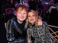 Cekricek.id, Berita Seleb dan Berita Artis - Selama belasan tahun mencicipi ketenaran, Ed Sheeran selalu berhasil tampil sempurna di hadapan orang-orang. Kehidupan pribadinya yang tertutup ternyata juga dilalui dengan banyak kebahagiaan. Mulai dari pernikahannya pada tahun 2019 lalu hingga menjadi seorang ayah di tahun 2020 dan 2022.