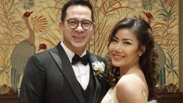 Cekricek.id, Berita Seleb dan Berita Artis – Setelah dilayangkan gugatan cerai oleh Ari Wibowo, Inge Anugrah tak lagi bisa menikmati hidup mewah yang biasa dijalaninya. Sebab, ibu dua anak itu sudah pindah ke rumah kontrakan sederhana yang letaknya tak jauh dari kediaman lamanya.