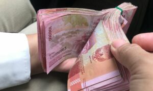 Cekricek.id, Berita Viral – Sebanyak 350 siswa di SMA N 21 Bandung harus mengurung niat karena terpaksa tidak bisa pergi study tour. Hal tersebut terjadi lantaran siswa-siswa tersebut kena ditipu oleh agen travel yang membawa kabur uang mereka sebanyak Rp400 juta.