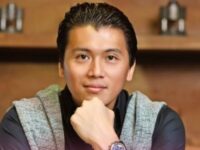 Reino Barack, memperlihatkan isi dompetnya kepada publik. Alih-alih berjumlah jutaan rupiah, ternyata isi dompet Reino Barack hanya Rp250 ribu.