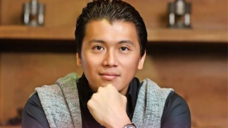 Reino Barack, memperlihatkan isi dompetnya kepada publik. Alih-alih berjumlah jutaan rupiah, ternyata isi dompet Reino Barack hanya Rp250 ribu.