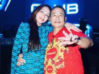 Hotman Paris mengundang Bunda Corla party di klubnya. Hotman terlihat membagikan video saat Bunda Corla tengah asyik berjoget di klubnya.
