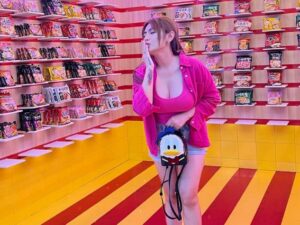 Cekricek.id, Berita Artis dan Berita Seleb - Nama Angela Lee memang begitu dikenal terutama dari segi outfit yang serba kece, kini disentil