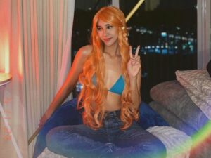 Cekricek.id, Berita Artis dan Berita Seleb - Sosok selebgram populer Anya Geraldine kini memerankan karakter Nami yang seksi.