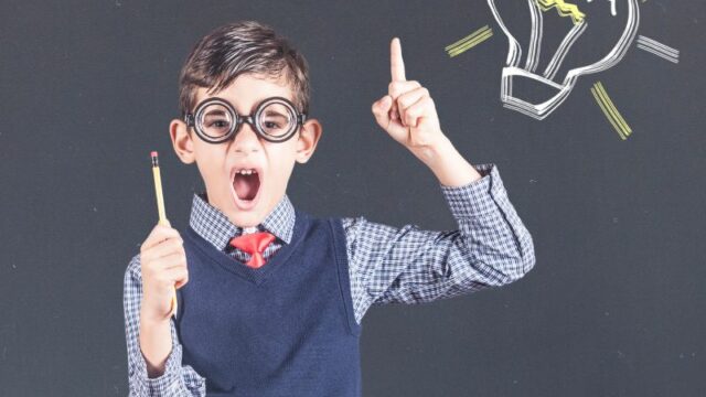 Cekricek.id, Berita Viral - Seorang bocah ajaib yang dulunya sering di-bully ternyata memiliki IQ lebih tinggi dari Albert Einstein