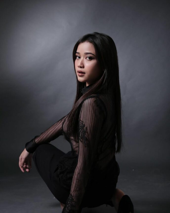 Cekricek.id, Berita Artis dan Berita Seleb - Penyanyi cantik Brisia Jodie mengunggah foto dengan baju transparan sambil mengucapkan kata syukur. 