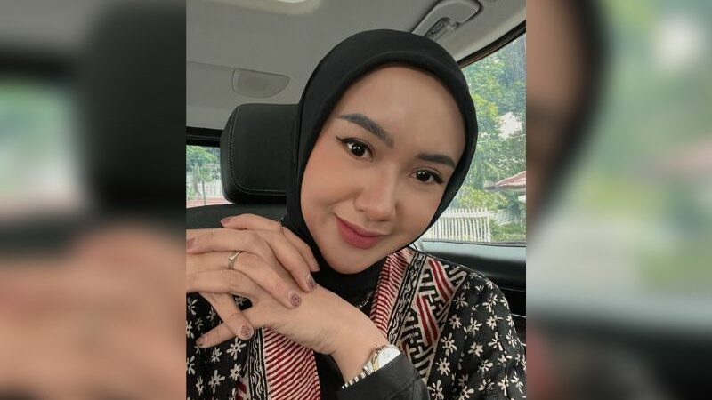 Cekricek.id, Berita Artis dan Berita Seleb - Sosok penyanyi dangdut Cita Citata dianggap memiliki aura semakin keibuan usai menikah.