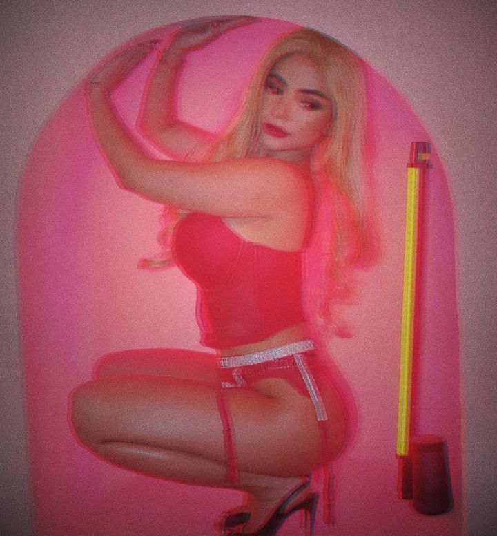 Cekricek.id, Berita Artis dan Berita Seleb - DJ cantik Dinar Candy dianggap terlalu menggoda iman.  Utamanya sering pamer bokong