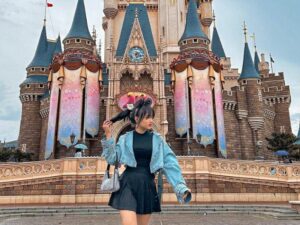 Cekricek.id, Berita Artis dan Berita Seleb - Fuji berhasil mewujudkan impiannya sejak kecil mulai satu persatu. Termasuk kini menikmati liburan