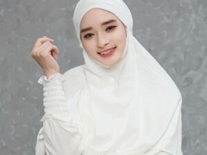 Cekricek.id, Berita Artis dan Berita Seleb - Artis cantik Inara Rusli kini memberikan tuntutan untuk pemberian nafkah mut'ah serta iddah