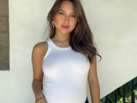 Cekricek.id, Berita Artis dan Berita Seleb - Artis cantik Jennifer Coppen kini membagikan sebuah kabar yang cukup mengejutkan tentang kehamilan