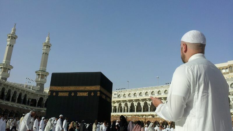 Cekricek.id, Berita Viral - Seorang imam masjid Madinah kini menyinggung sejumlah kebiasaan dari jamaah Indonesia, bikin geleng kepala