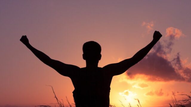 Cekricek.id, Berita Viral - Ternyata sejak dulu ada kakek yang dijuluki sebagai kakek terkuat di bumi. Petinju legendaris tak mampu mengangkatnya