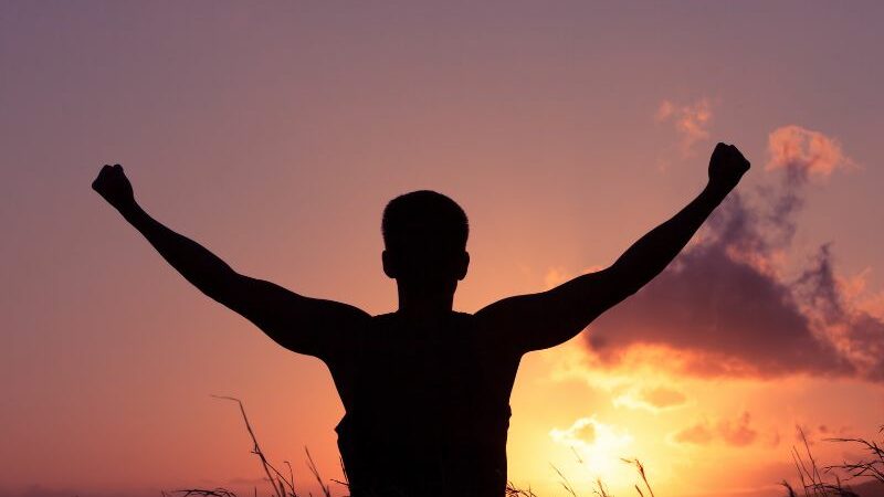 Cekricek.id, Berita Viral - Ternyata sejak dulu ada kakek yang dijuluki sebagai kakek terkuat di bumi. Petinju legendaris tak mampu mengangkatnya