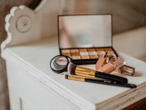 Cekricek.id, Berita Viral - Seorang wanita asal Vietnam mengambil langkah demi mempertahankan rumah tangganya dengan cara yang cukup unik.