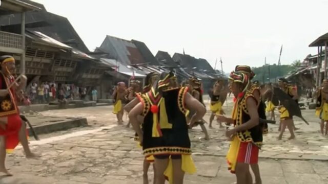 Cekricek.id, Objek Wisata - Ternyata adalah salah satu suku di Indonesia yang paling sulit ditaklukan oleh Belanda, ialah Suku Nias