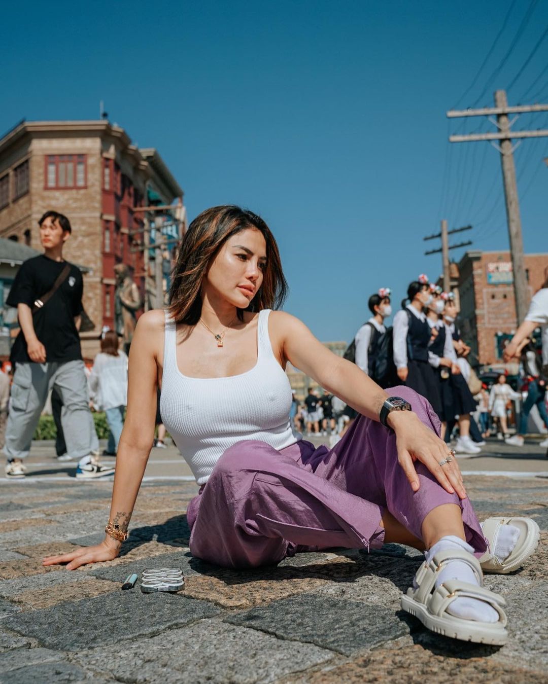 Lagi Jalan-jalan Bawa Anak, Nikita Mirzani Percaya Diri Jalan Gak Pakai Bra 4 Cekricek.id, Berita Artis dan Berita Seleb - Tampaknya Nikita Mirzani memang selalu percaya diri, termasuk jalan tanpa dalaman
