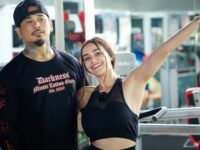 Cekricek.id, Berita Artis dan Berita Seleb - Model cantik Nora Alexandra menuliskan pesan seakan menolak tua bersama suaminya Jerinx.