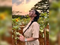 Cekricek.id, Berita Artis dan Berita Seleb - Artis sekaligus DJ cantik Siva Aprilia dinilai tetap menonjol. Padahal saat itu mainnya di kebun