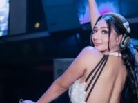 Cekricek.id, Berita Artis dan Berita Seleb - Tampaknya artis dan DJ cantik Siva Aprilia begitu hobi untuk pamer punggung mulus.