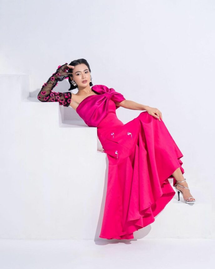 Cekricek.id, Berita Artis dan Berita Seleb - Penyanyi cantik Wika Salim rupanya rela bekerja sampingan menjadi seorang model. 