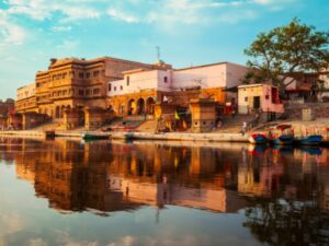 Cekricek.id, Objek Wisata - Sebuah kota suci yang ada di India bernama Vrindavan memiliki banyak cerita menarik, sebagai kota Janda