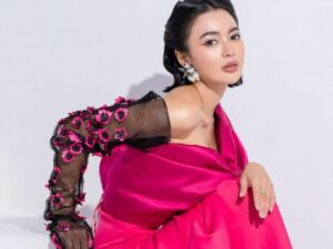 Cekricek.id, Berita Artis dan Berita Seleb - Penyanyi cantik Wika Salim rupanya rela bekerja sampingan menjadi seorang model.