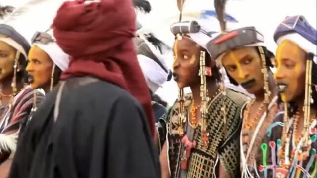 Cekricek.id, Objek Wisata - Aksi mencuri istri orang lain yang dilakukan oleh pria Suku Wodaabe seolah menjadi peristiwa yang unik.