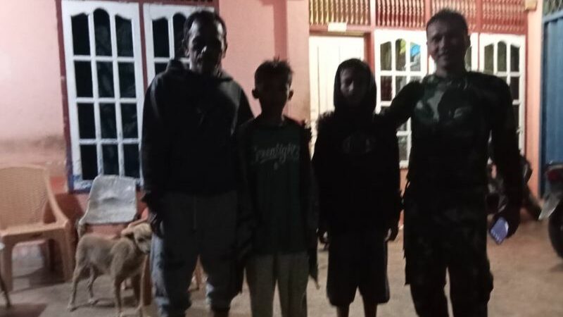 BPBD Pesisir Selatan Selamatkan 2 Pelajar yang Terjebak di Seberang Sungai Lubuak Cubadak