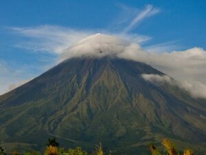 Gunung Mayon di Filipina Meletus, Belasan Ribu Orang Dievakuasi