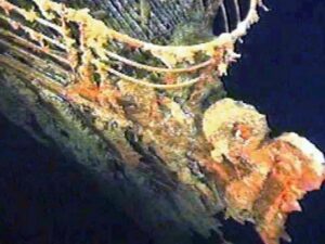 Kapal Selam Hilang saat Menjelajahi Reruntuhan Titanic, Pencarian Masih Dilakukan