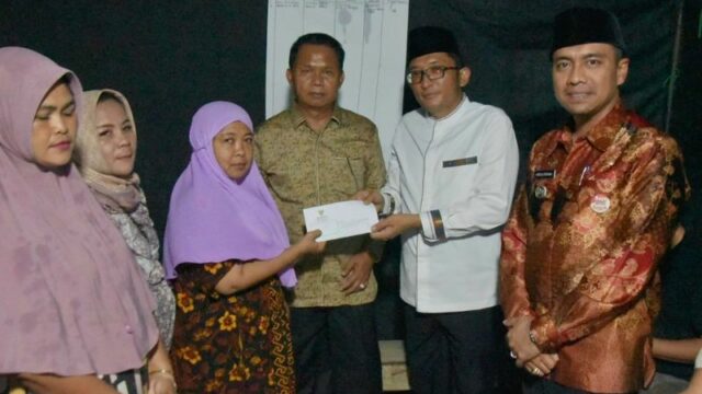 Wali Kota Padang Hendri Septa Membantu Korban Kebakaran dan Pengemudi Ojol yang Tertimpa Pohon Tumbang