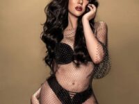 Cekricek.id, Berita Seleb dan Berita Artis – Lucinta Luna tampil dengan outfit terbuka pada pemotretan terbaru yang dilakukannya belum lama ini. Dengan mengenakan setelan bikini two piece yang ditutupi dengan dress berbentuk seperti jaring, transgender cantik yang satu ini sukses menarik banyak perhatian.