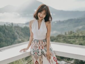 Fujiati Utami mengungkapkan sosok pria idamannya. Ia ingin memiliki pasangan seperti sosok mendiang kakak pertamanya yakni Bibi Ardiansyah.