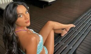 Cekricek.id, Berita Seleb dan Berita Artis – Kulit sawo matang Erika Carlina tak pernah luput dari pembicaraan yang menyangkut tentang penampilannya. Warna yang sudah menjadi ciri khas dari artis cantik tersebut sering kali membuatnya mendapat banyak sanjungan dari orang-orang.